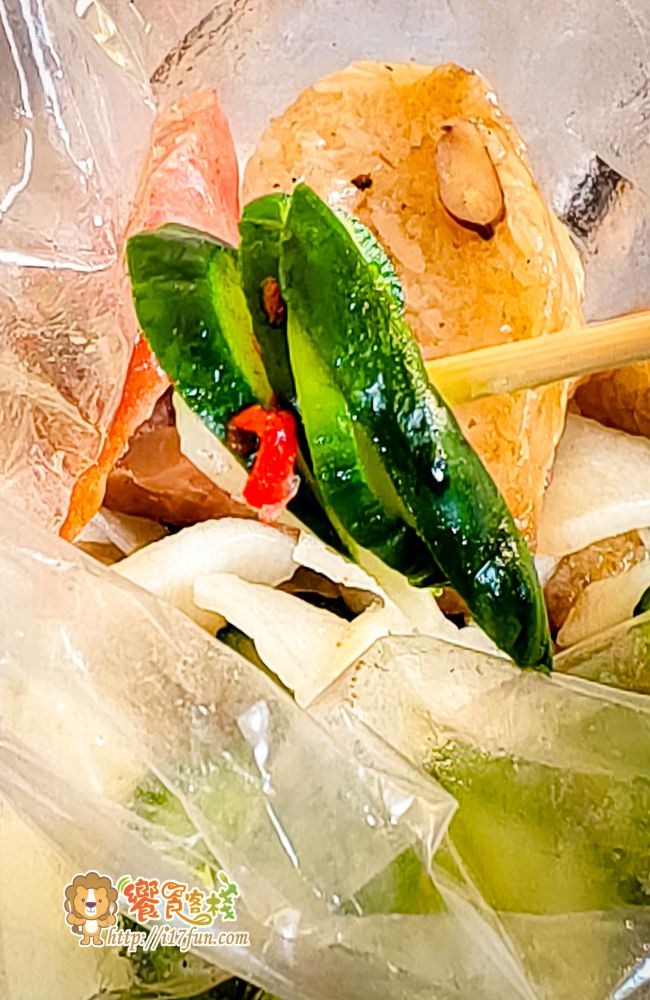 新大港大腸香腸│高雄經典老店！炭火香腸與糯米大腸傳承50年古早味小吃，還到營業時間就開始排隊