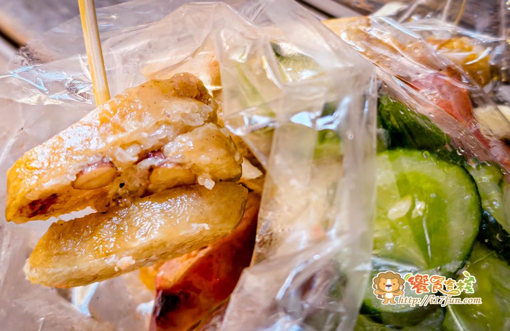 新大港大腸香腸│高雄經典老店！炭火香腸與糯米大腸傳承50年古早味小吃，還到營業時間就開始排隊