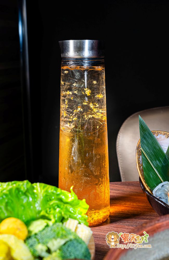 銅花精緻涮涮鍋│高雄頂級火鍋推薦！活體海鮮、日本A5和牛加專人桌邊服務，從開鍋到雜炊都是尊榮享受