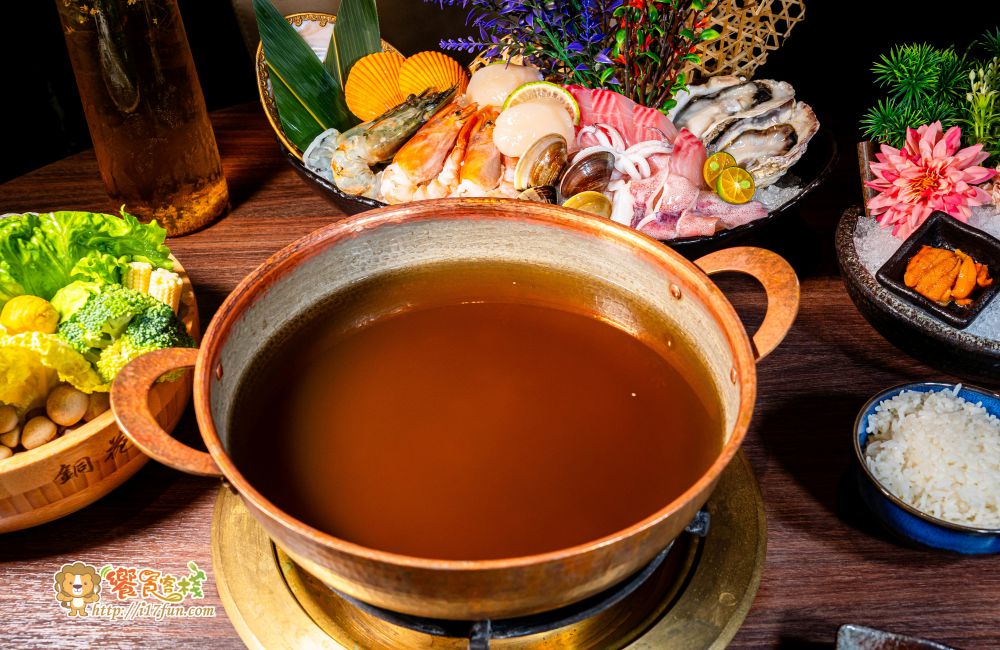 銅花精緻涮涮鍋│高雄頂級火鍋推薦！活體海鮮、日本A5和牛加專人桌邊服務，從開鍋到雜炊都是尊榮享受