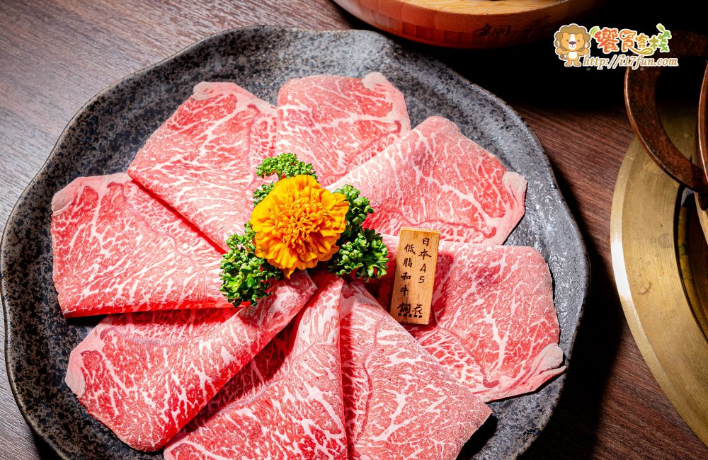 銅花精緻涮涮鍋│高雄頂級火鍋推薦！活體海鮮、日本A5和牛加專人桌邊服務，從開鍋到雜炊都是尊榮享受