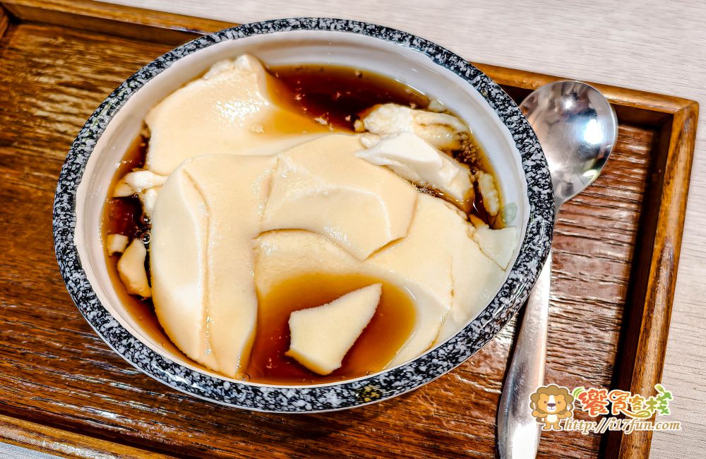 顏記豆莊│高雄隱藏版甜品！滑嫩豆花遇上薄脆焦糖層，配上多種配料，呈現多層次的風味