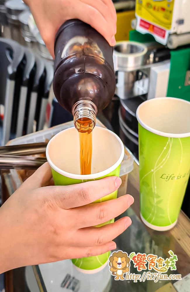 千葉紅茶│高雄隱藏版！只賣3種茶，擁有40年製茶功夫，用紅茶冰磚取代冰塊，從頭濃到尾不走味，不會越喝越淡