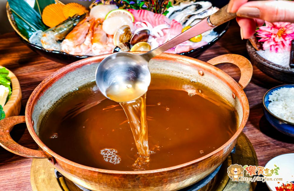 銅花精緻涮涮鍋│高雄頂級火鍋推薦！活體海鮮、日本A5和牛加專人桌邊服務，從開鍋到雜炊都是尊榮享受