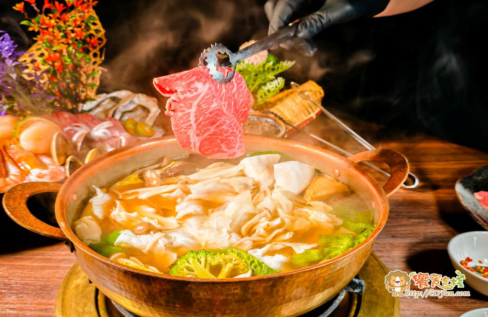 銅花精緻涮涮鍋│高雄頂級火鍋推薦！活體海鮮、日本A5和牛加專人桌邊服務，從開鍋到雜炊都是尊榮享受