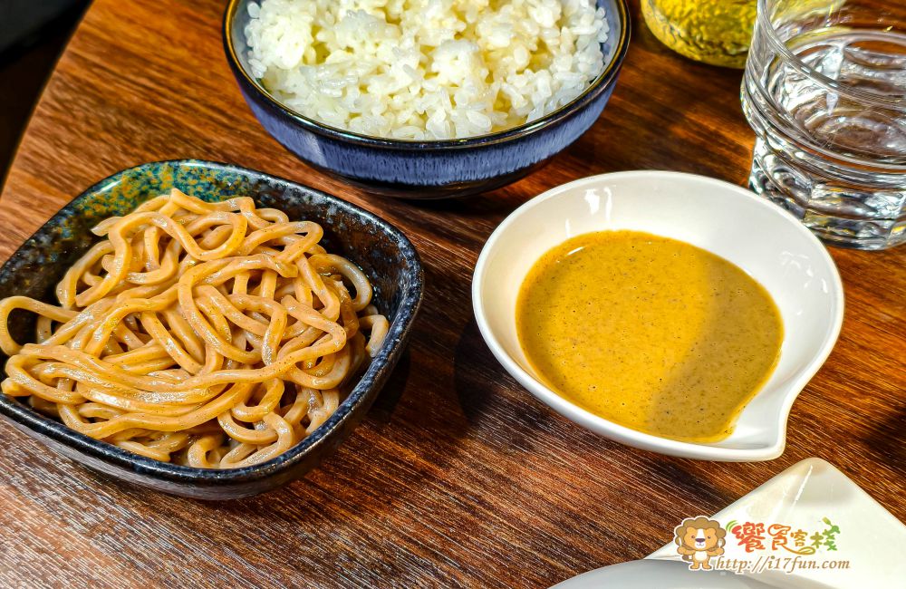 銅花精緻涮涮鍋│高雄頂級火鍋推薦！活體海鮮、日本A5和牛加專人桌邊服務，從開鍋到雜炊都是尊榮享受