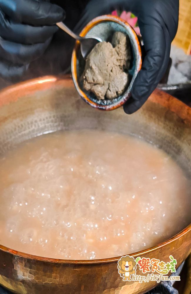 銅花精緻涮涮鍋│高雄頂級火鍋推薦！活體海鮮、日本A5和牛加專人桌邊服務，從開鍋到雜炊都是尊榮享受