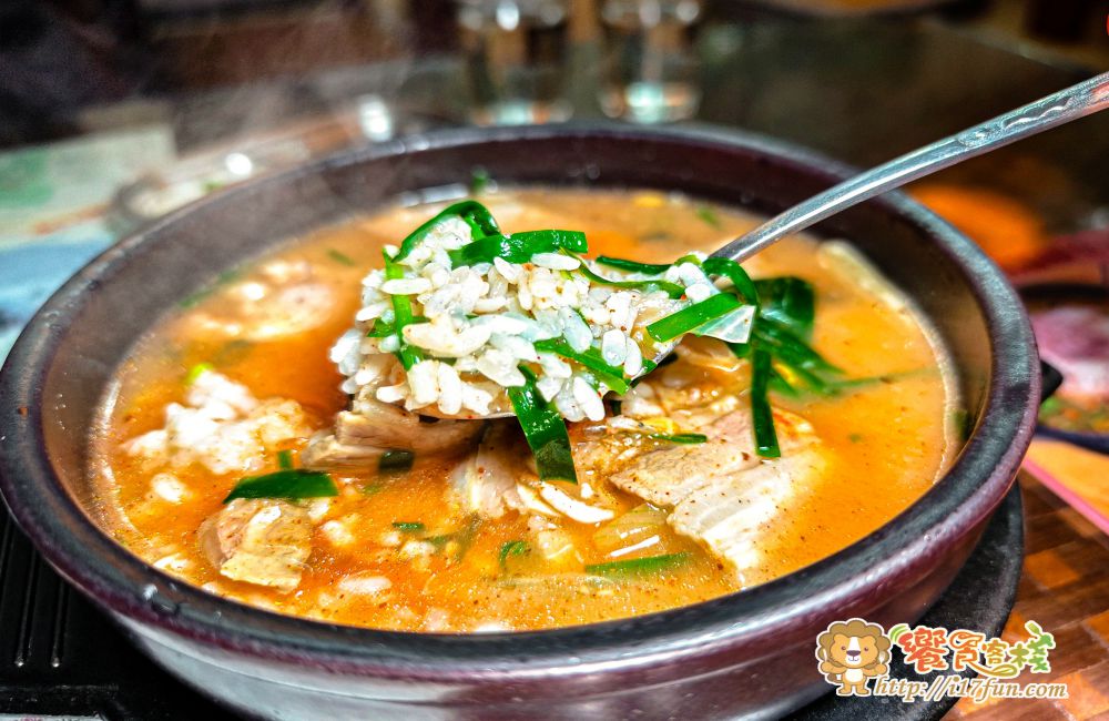 大叔豬肉湯飯│高雄韓式料理推薦！釜山大叔開的豬肉湯飯店，不用飛韓國也能吃到道地釜山味，湯頭濃郁暖胃又平價
