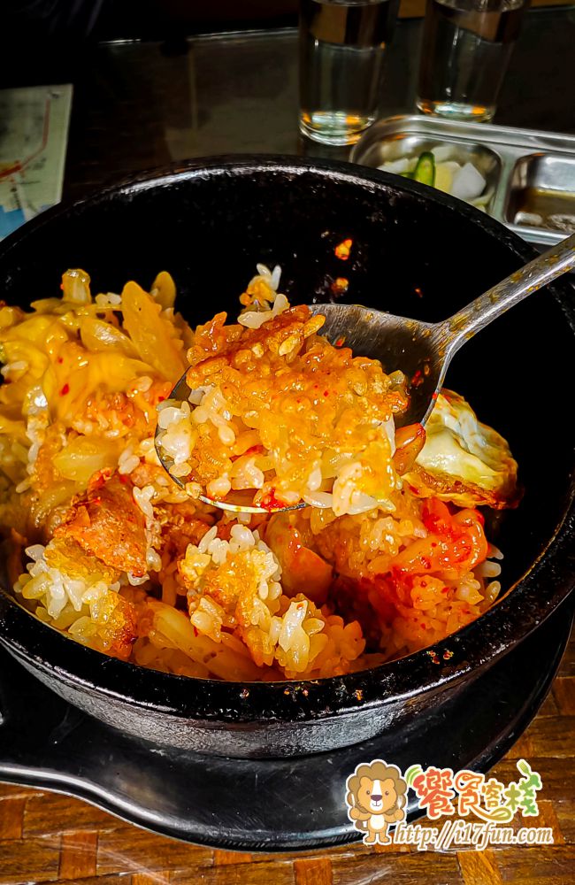 大叔豬肉湯飯│高雄韓式料理推薦！釜山大叔開的豬肉湯飯店，不用飛韓國也能吃到道地釜山味，湯頭濃郁暖胃又平價