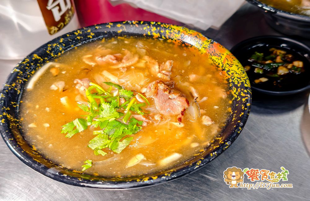 天下第一味生炒鴨肉羹│高雄人氣小吃!開放式廚房還能欣賞火焰秀,十足的鍋鑊氣及焦香味,層次豐富讓人一訪再訪 - 第11張圖 天下第一味生炒鴨肉羹│高雄人氣小吃!開放式廚房還能欣賞火焰秀,十足的鍋鑊氣及焦香味,層次豐富讓人一訪再訪