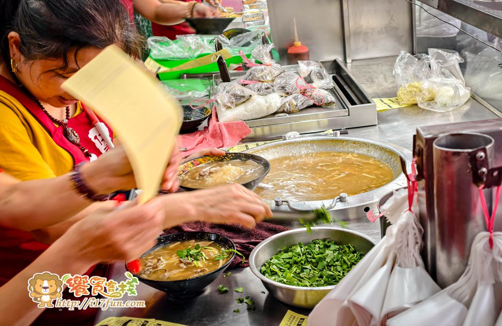 天下第一味生炒鴨肉羹│高雄人氣小吃！開放式廚房還能欣賞火焰秀，十足的鍋鑊氣及焦香味，層次豐富讓人一訪再訪