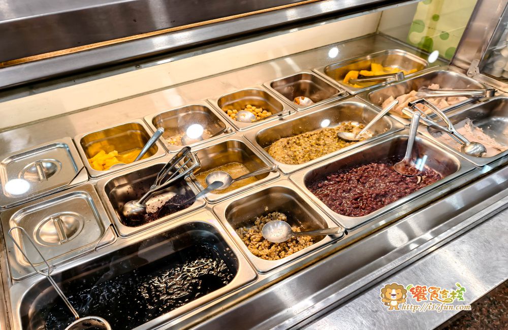 豐彩嫩Q仙草│高雄人氣甜品店！主打手工熬煮仙草凍＋刨冰，在地經營10多年，不用飛澎湖也能吃到清爽不膩的仙草冰~