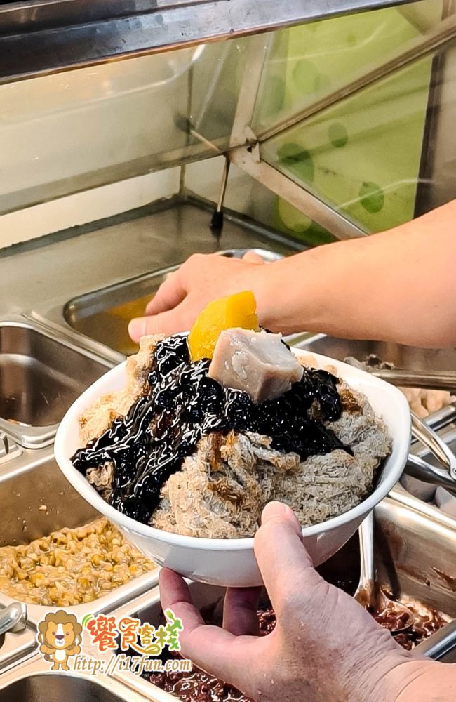 豐彩嫩Q仙草│高雄人氣甜品店！主打手工熬煮仙草凍＋刨冰，在地經營10多年，不用飛澎湖也能吃到清爽不膩的仙草冰~