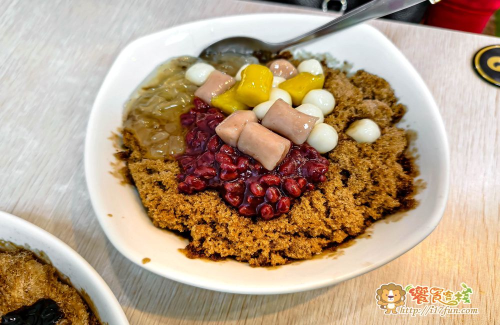 豐彩嫩Q仙草│高雄人氣甜品店！主打手工熬煮仙草凍＋刨冰，在地經營10多年，不用飛澎湖也能吃到清爽不膩的仙草冰~