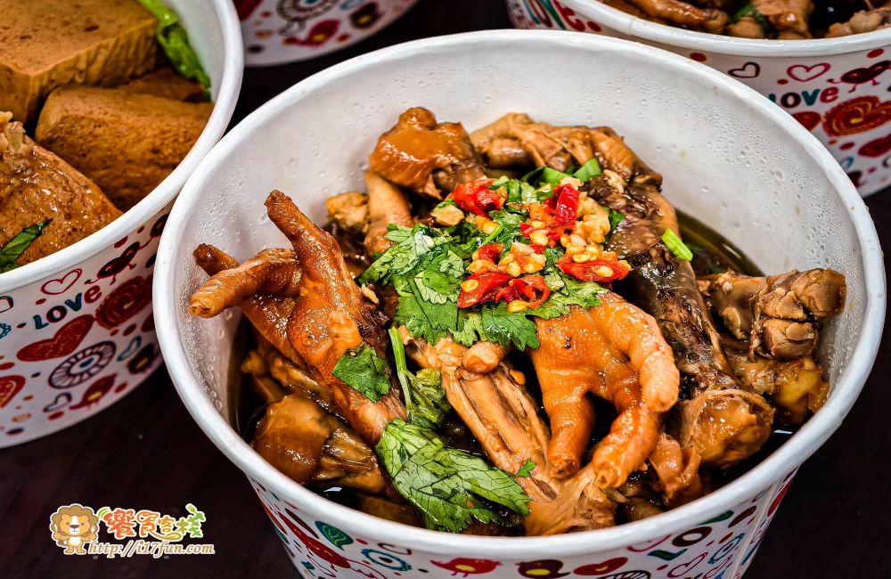 臻Q蛋乁灶咖│高雄隱藏版滷味！低調藏在透天厝裡，沒有招牌但每逢下午就有排隊人潮，賣蛋起家卻因雞爪而爆紅