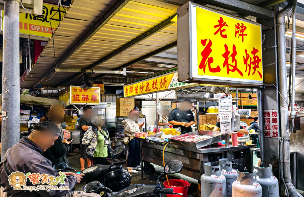 老牌生炒花枝羹│高雄人氣老店！品項只有一種主角，卻飄香40年，很多在地人從小吃到大~每到晚餐、宵夜時段就會聚集