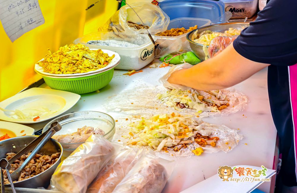 春捲小霸王│高雄低調不顯眼的春捲店！全麥潤餅皮Q彈耐包、內餡紮實豐富，從經典到蔬果口味都讓人一吃就愛上