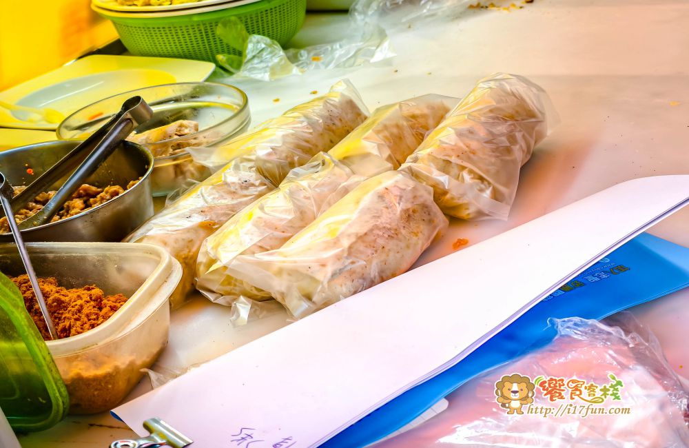 春捲小霸王│高雄低調不顯眼的春捲店！全麥潤餅皮Q彈耐包、內餡紮實豐富，從經典到蔬果口味都讓人一吃就愛上