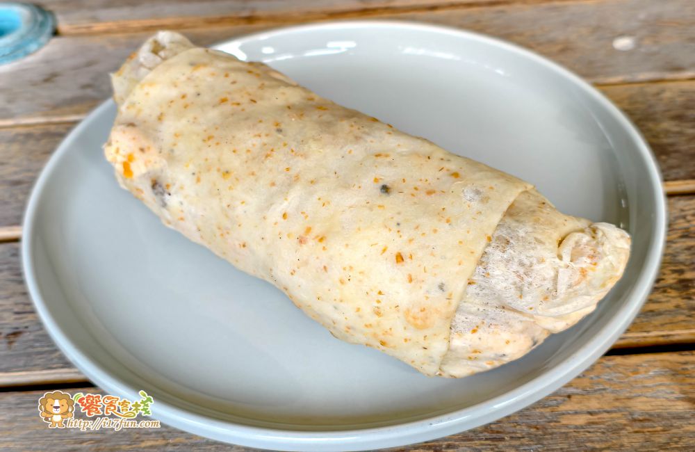 春捲小霸王│高雄低調不顯眼的春捲店！全麥潤餅皮Q彈耐包、內餡紮實豐富，從經典到蔬果口味都讓人一吃就愛上