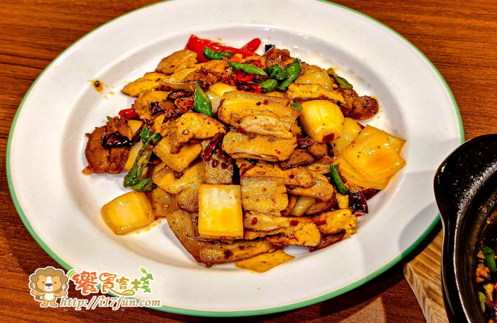 川漁人家│高雄聚餐推薦！由道地陸籍主廚掌廚，香、麻、辣一次到位，道道是白飯殺手，網評近2000則，高達4.9星