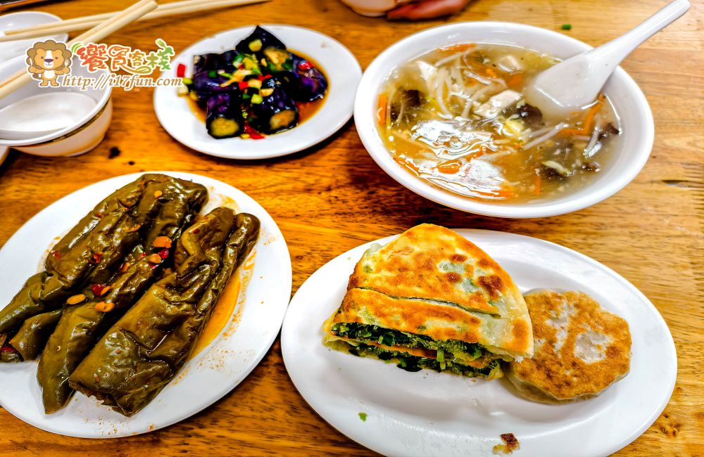 榮園餡餅粥│高雄近40年老店!眷村風味北方麵食從餡餅、蒸餃、烙餅到捲餅一次滿足的經典老味道 - 第11張圖 榮園餡餅粥│高雄近40年老店!眷村風味北方麵食從餡餅、蒸餃、烙餅到捲餅一次滿足的經典老味道