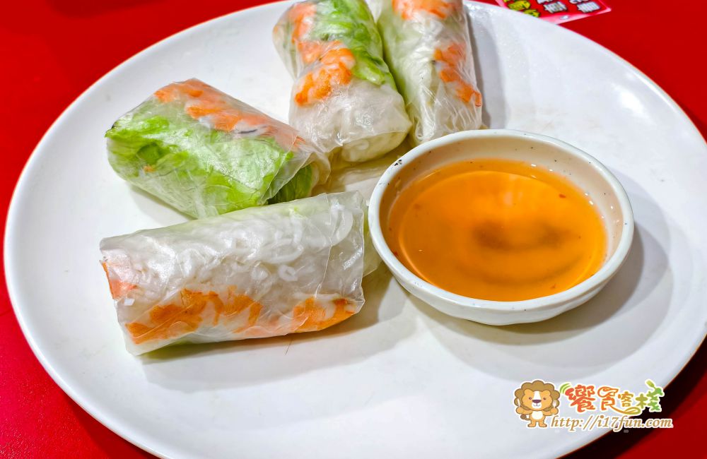 阿荷台灣越南美食│高雄超人氣越南料理！餐點高達70多種，目前通通百元有找，還提供免費蜂蜜檸檬水超加分