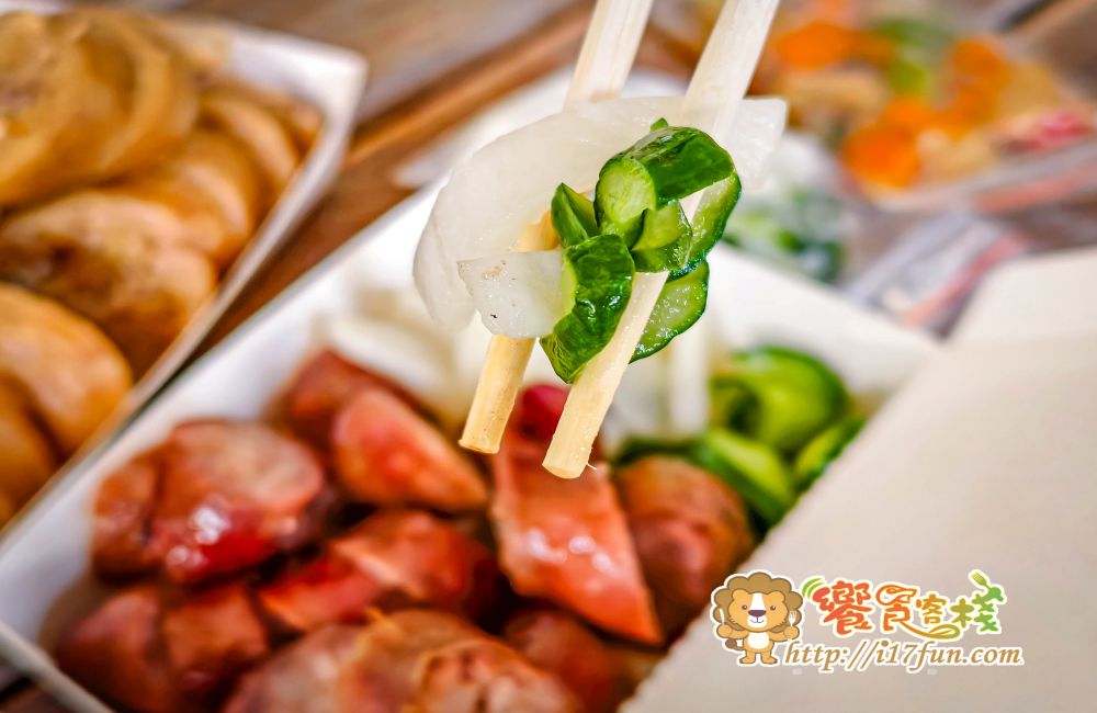 鳳山檜木香腸攤│高雄小吃推薦！傳說中的幽靈攤車，除固定公休日外，下雨天及闆娘有事都不開，常常一開店不到2小時就完售