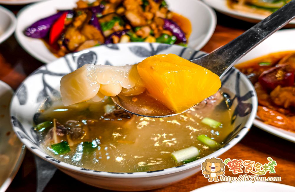 大大廚房│高雄聚餐好選擇！百道料理自由選擇，從家常菜、熱炒、異國風味應有盡有，搭配不定期駐唱音樂更添用餐氛圍