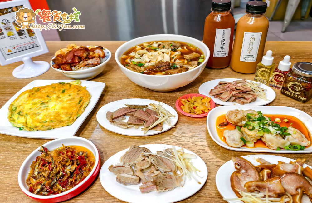 318霸王牛肉麵│高雄吃了會上癮的牛肉麵！獨家醬燒湯頭，層次分明不死鹹，滷豬腳、腿庫也是超強，還可以依喜好客製麻VS辣的比例，增加風味層次~