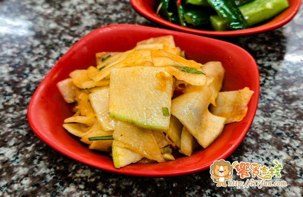西安麵食館│高雄隱藏版麵店！傳說中的碗裡一條麵，獨特皮帶麵寬厚Q彈超有嚼勁，融合眷村與西北風味，多款經典麵食與小菜一次滿足