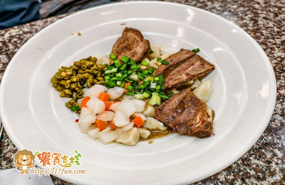 西安麵食館│高雄隱藏版麵店！傳說中的碗裡一條麵，獨特皮帶麵寬厚Q彈超有嚼勁，融合眷村與西北風味，多款經典麵食與小菜一次滿足
