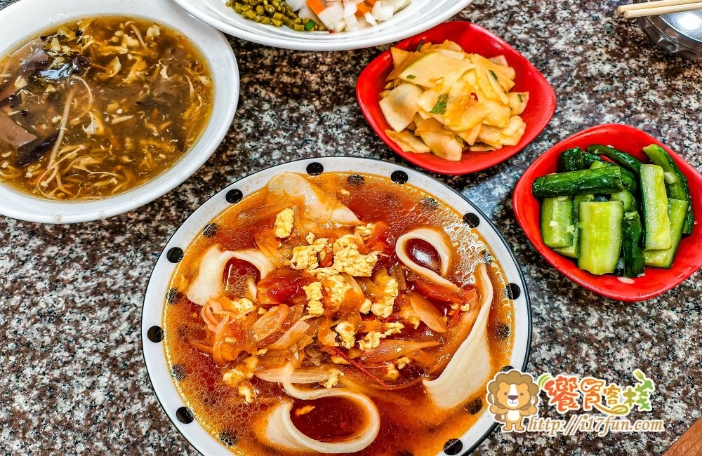 西安麵食館│高雄隱藏版麵店！傳說中的碗裡一條麵，獨特皮帶麵寬厚Q彈超有嚼勁，融合眷村與西北風味，多款經典麵食與小菜一次滿足
