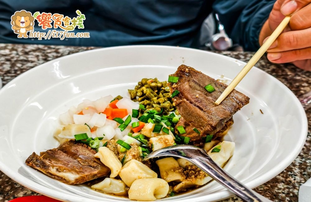 西安麵食館│高雄隱藏版麵店！傳說中的碗裡一條麵，獨特皮帶麵寬厚Q彈超有嚼勁，融合眷村與西北風味，多款經典麵食與小菜一次滿足
