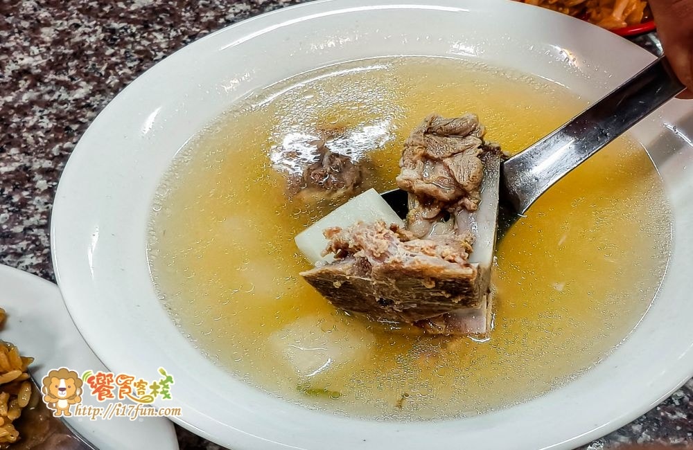 西安麵食館│高雄隱藏版麵店！傳說中的碗裡一條麵，獨特皮帶麵寬厚Q彈超有嚼勁，融合眷村與西北風味，多款經典麵食與小菜一次滿足