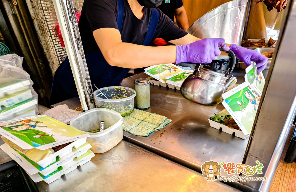 115港式燒臘│高雄隱藏版人氣燒臘店!每到用餐時間就大排長龍,配菜可自由搭配,是上班族與居民最愛的日常便當選擇 - 第7張圖 115港式燒臘│高雄隱藏版人氣燒臘店!每到用餐時間就大排長龍,配菜可自由搭配,是上班族與居民最愛的日常便當選擇
