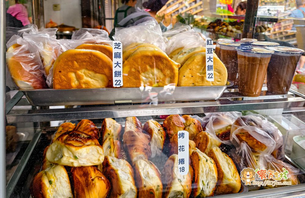 孟記早餐│高雄超過40年的眷村早餐！堅持手工現做與每日新鮮備料，餐點種類超過40種，鹹甜兼具又有飽足感，是在地人從小吃到大的經典早點代表。