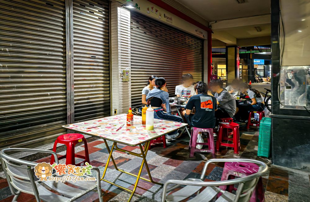 阿荷台灣越南美食│高雄超人氣越南料理!餐點高達70多種,目前通通百元有找,還提供免費蜂蜜檸檬水超加分 - 第5張圖 阿荷台灣越南美食│高雄超人氣越南料理!餐點高達70多種,目前通通百元有找,還提供免費蜂蜜檸檬水超加分