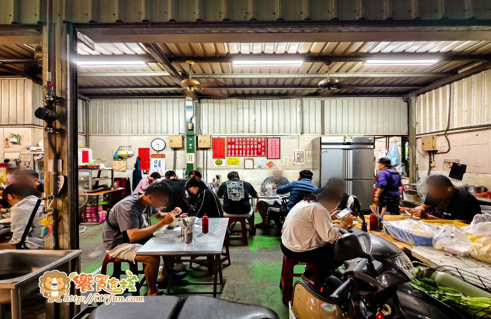 蘇家古早麵│高雄隱藏版麵店！低調藏在傳統市場裡，飄香超過70年，堅持柴燒與傳統做法，簡單一碗乾麵拌上豬油與滷汁，就讓不少在地人從小吃到大