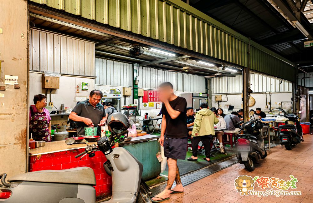 蘇家古早麵│高雄隱藏版麵店！低調藏在傳統市場裡，飄香超過70年，堅持柴燒與傳統做法，簡單一碗乾麵拌上豬油與滷汁，就讓不少在地人從小吃到大