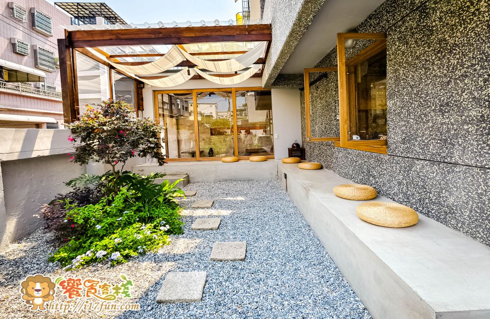 涼野冰室│高雄隱藏版！隱身住宅區的質感冰店，以三代傳承的清雅冰果室為起點，結合手作冰品與法式甜點元素，打造出屬於現代的復古甜品空間