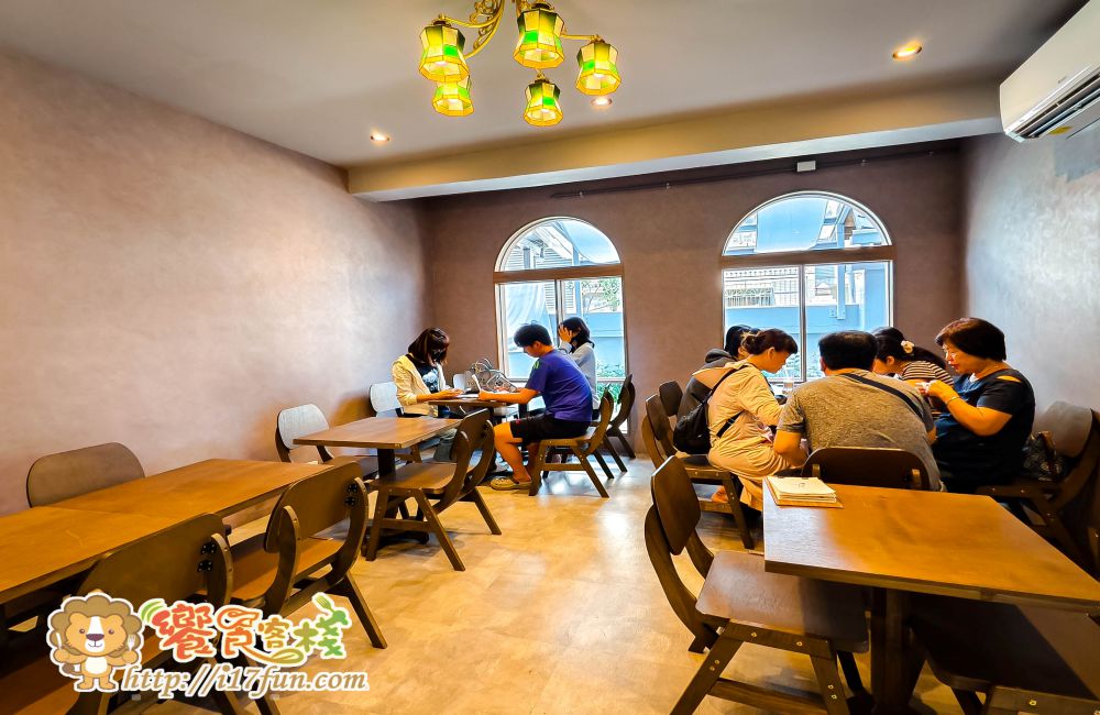 涼野冰室│高雄隱藏版！隱身住宅區的質感冰店，以三代傳承的清雅冰果室為起點，結合手作冰品與法式甜點元素，打造出屬於現代的復古甜品空間