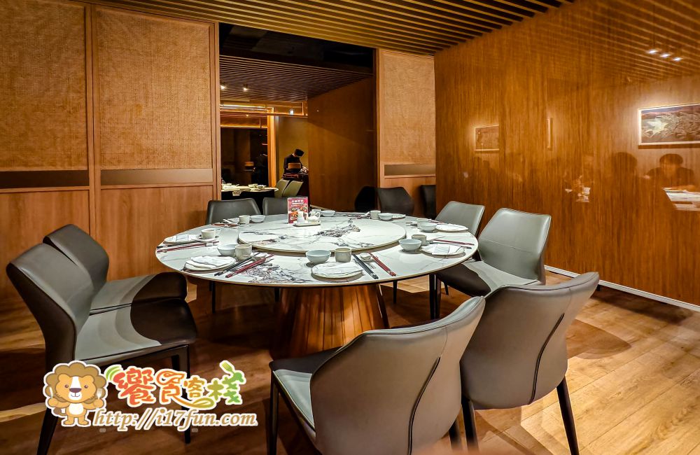 韻藏中餐廳│從明爐烤鴨到經典川菜與港點，五星飯店主廚領軍打造層次豐富、適合聚餐宴客的中式料理空間