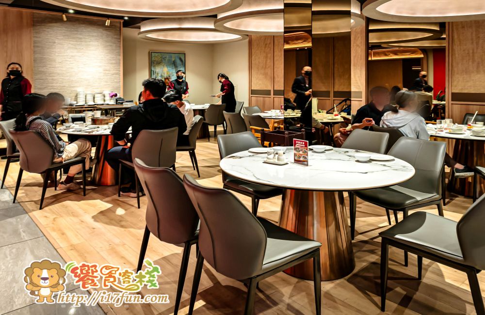 韻藏中餐廳│從明爐烤鴨到經典川菜與港點，五星飯店主廚領軍打造層次豐富、適合聚餐宴客的中式料理空間