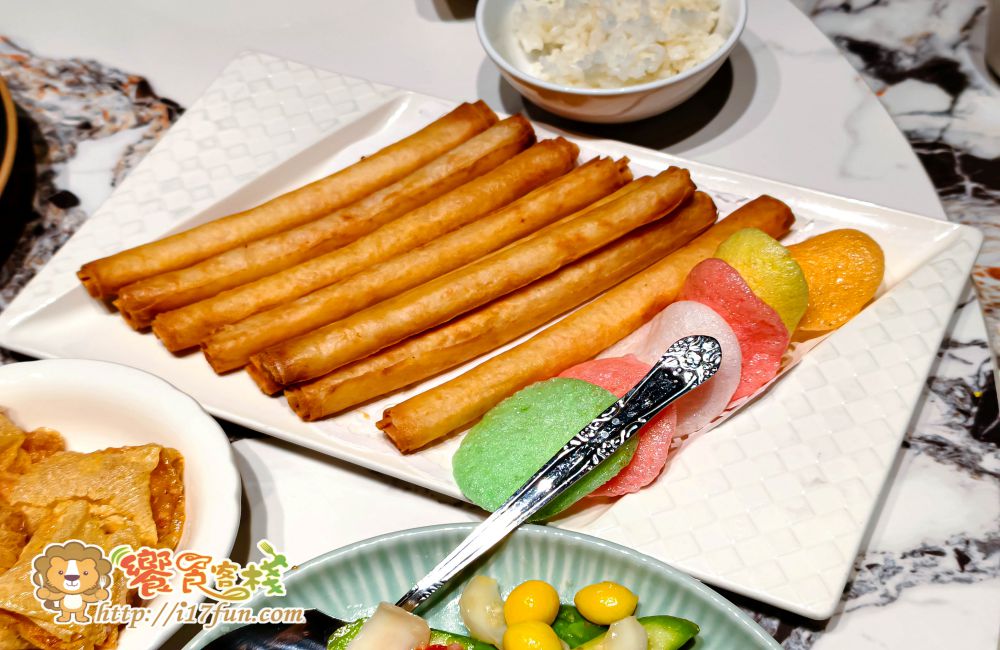韻藏中餐廳│從明爐烤鴨到經典川菜與港點，五星飯店主廚領軍打造層次豐富、適合聚餐宴客的中式料理空間