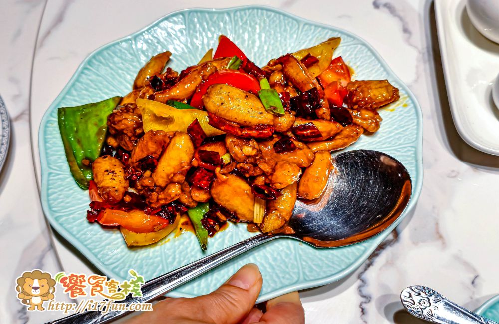 韻藏中餐廳│從明爐烤鴨到經典川菜與港點，五星飯店主廚領軍打造層次豐富、適合聚餐宴客的中式料理空間