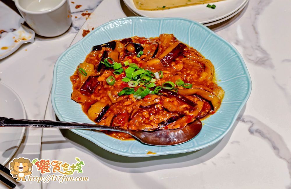 韻藏中餐廳│從明爐烤鴨到經典川菜與港點，五星飯店主廚領軍打造層次豐富、適合聚餐宴客的中式料理空間