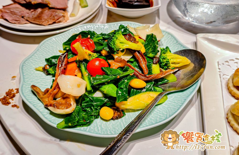 韻藏中餐廳│從明爐烤鴨到經典川菜與港點，五星飯店主廚領軍打造層次豐富、適合聚餐宴客的中式料理空間