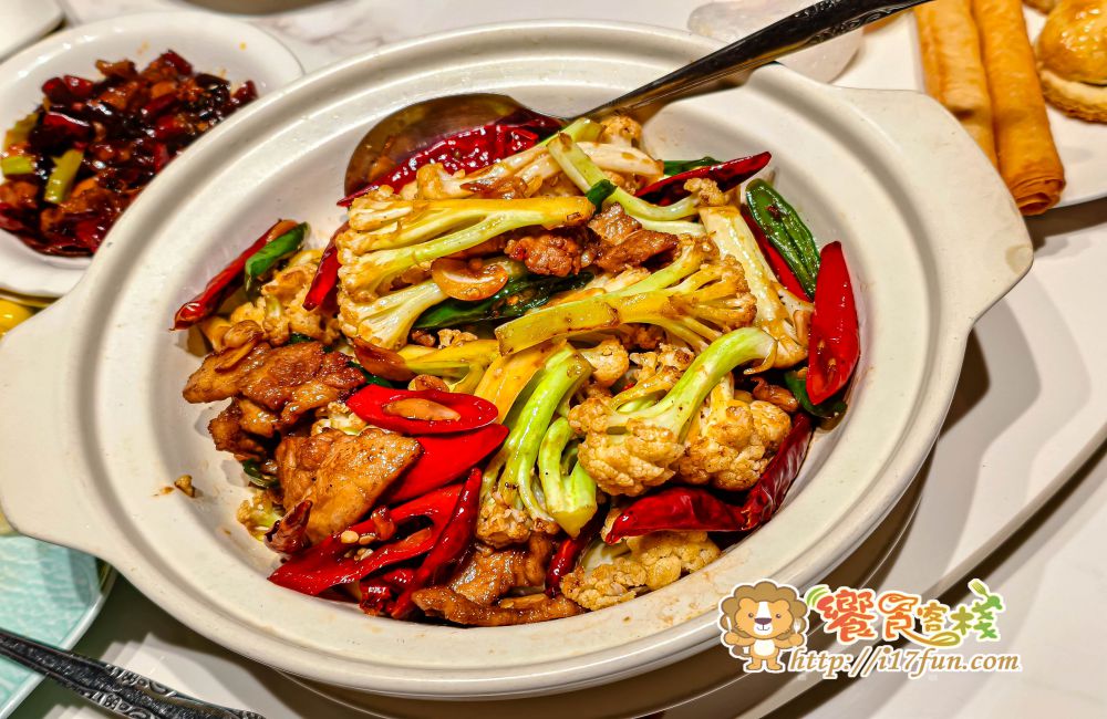 韻藏中餐廳│從明爐烤鴨到經典川菜與港點，五星飯店主廚領軍打造層次豐富、適合聚餐宴客的中式料理空間