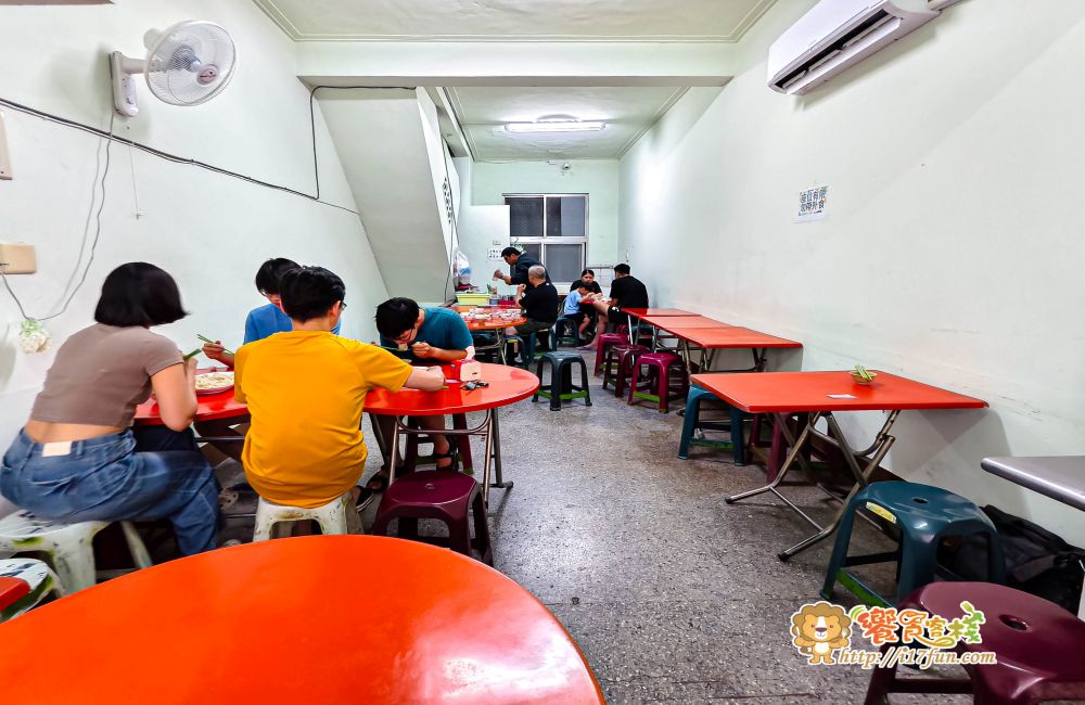 于家水餃大王│高雄飄香50年水餃老店！只賣3樣餐點，2層樓透天厝天天客滿，門口排隊沒停過
