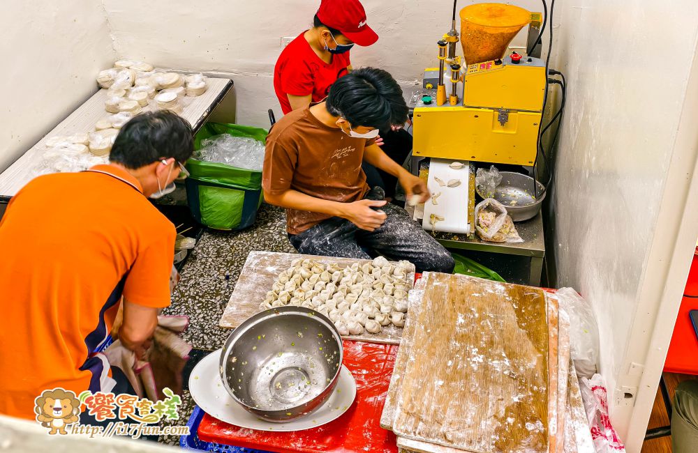 于家水餃大王│高雄飄香50年水餃老店！只賣3樣餐點，2層樓透天厝天天客滿，門口排隊沒停過